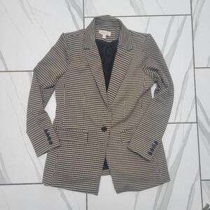 Black and tan houndstooth blazer